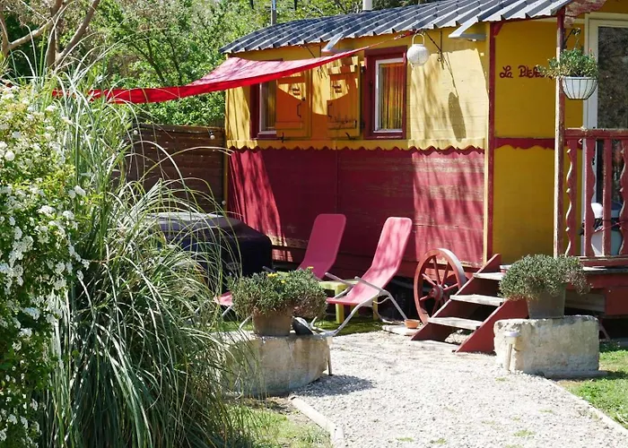 Hôtel accueillant les animaux: MAS MAURANE-Roulotte avec SPA privé aux portes d'ARLES